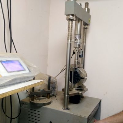 בדיקות קורים אספלט במעבדה